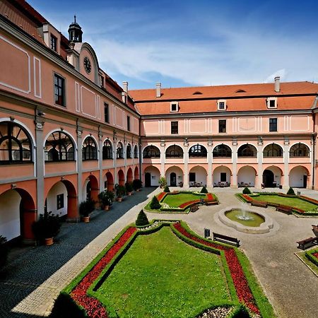 Zámecký Penzion Valasske Mezirici Exterior foto