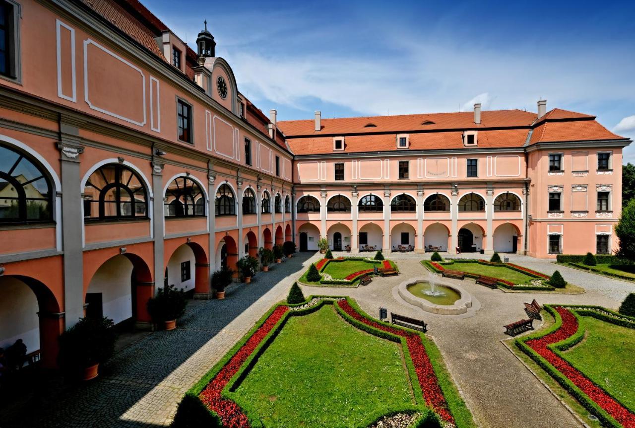 Zámecký Penzion Valasske Mezirici Exterior foto